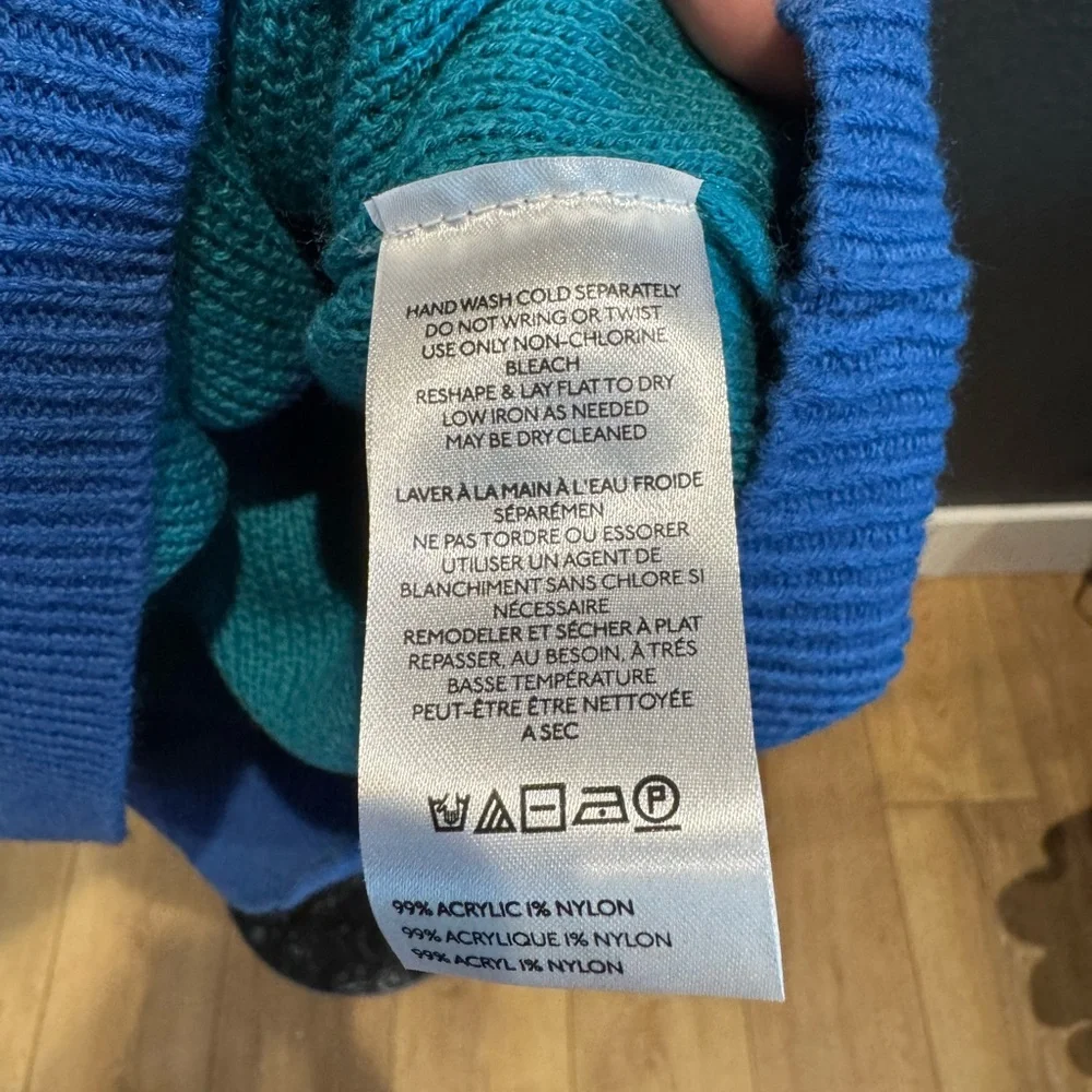 Urban Outfitters V-Neck Sweater in Blue and Teal - Picture 3 of 5